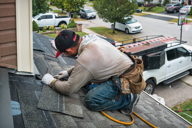 Professional Roofing technician working in Barstow, IL